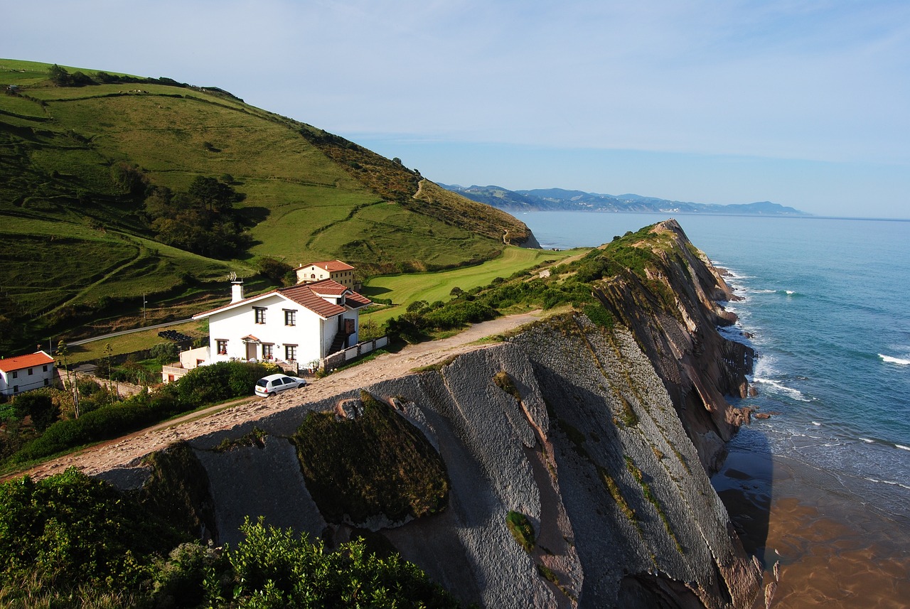 PAYS BASQUE: Caractère, Art de vivre et Traditions